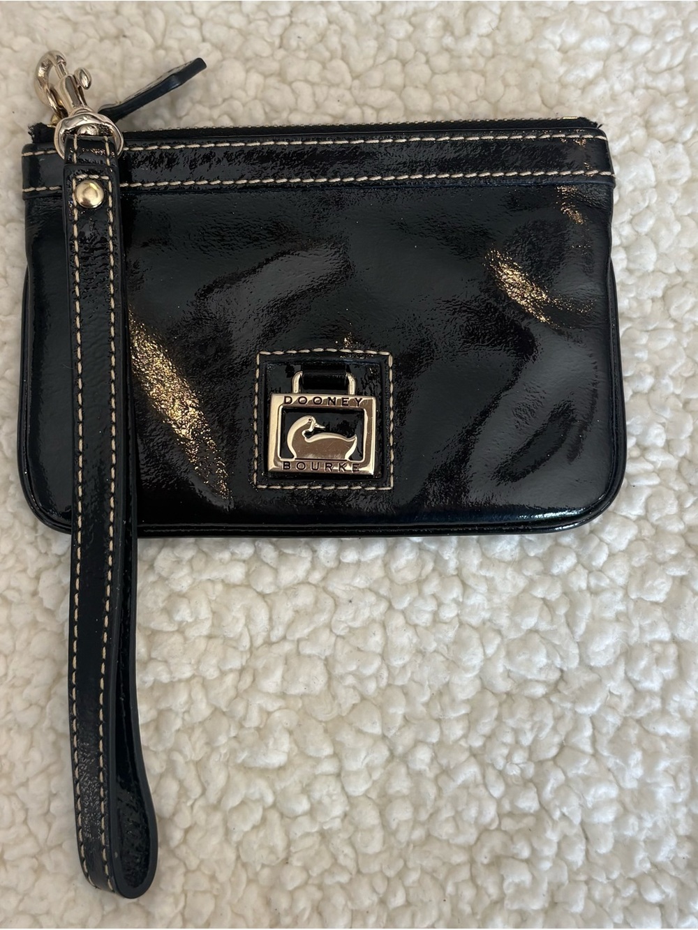 Vintage Dooney & Bourke Black Patent Wristlet with Gold Accent 🖤